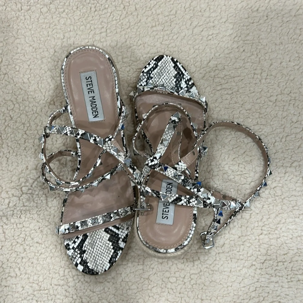 Steve Madden - Picture 2 of 3